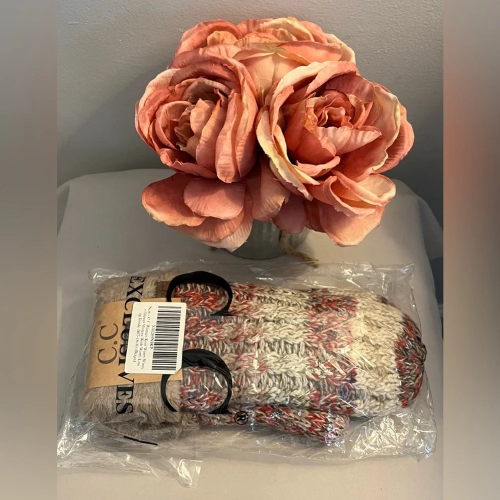 NWT C.C Women Thick Faux Fur - Sherpa Fleece Lined Warm Winter Mittens.